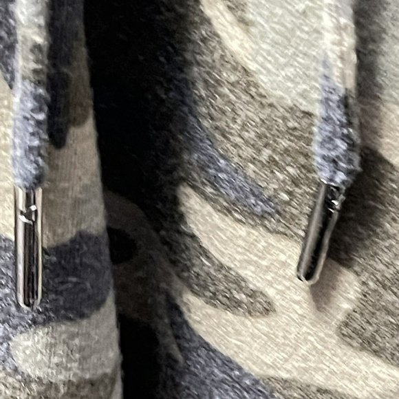 Pending Cable & Gauge Camo Top - Picture 8 of 10